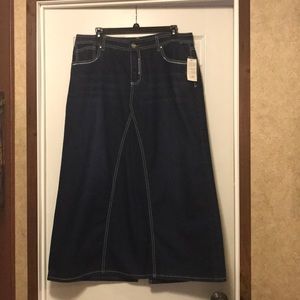 Denim skirt  NWT.💗💕